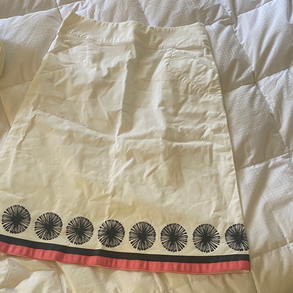 Elegant Cream Skirt with Black and Pink Accents